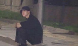 最新爆料女孩街上被吻,女孩遭遇意外亲吻事件引发热议